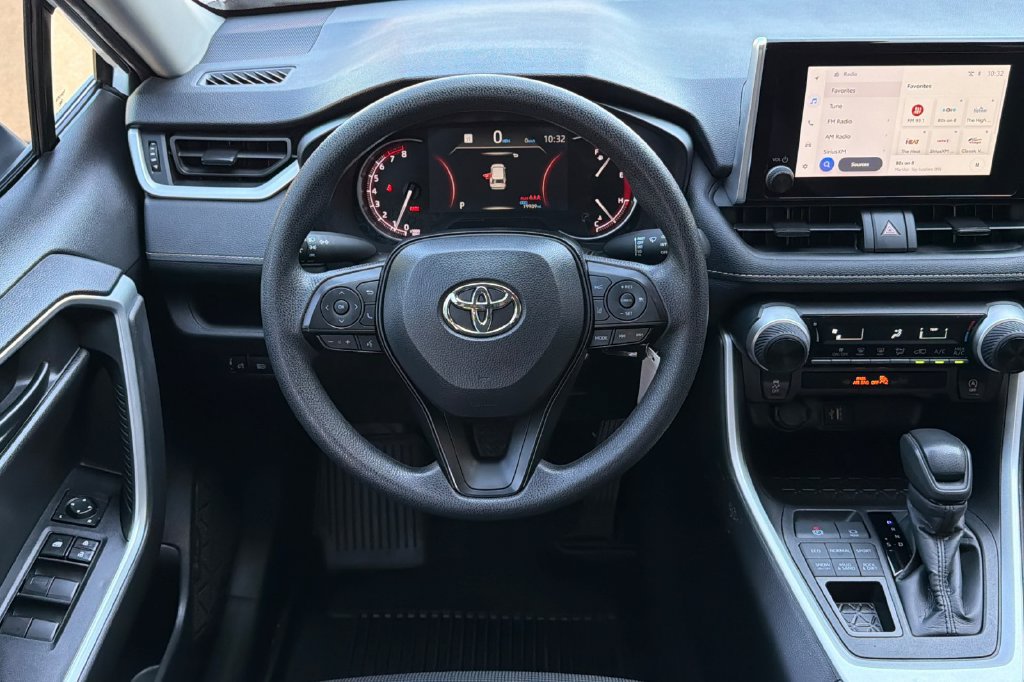 Used 2025 Toyota RAV4 LE AWD/4WD image 11