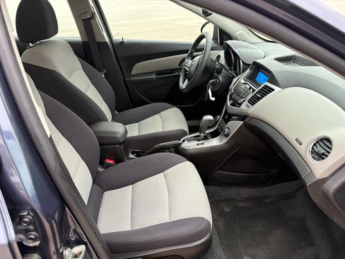 Used 2014 Chevrolet Cruze LS image 19