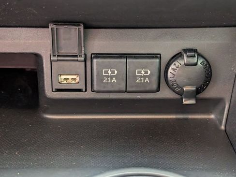 Used 2021 Toyota Highlander XLE image 22