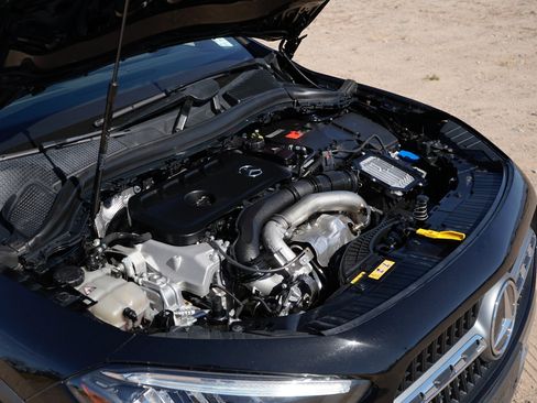 Used 2025 Mercedes-Benz GLA 250 image 4