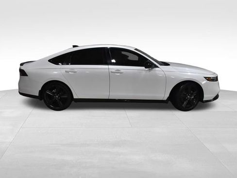 Used 2023 Honda Accord Sport image 3