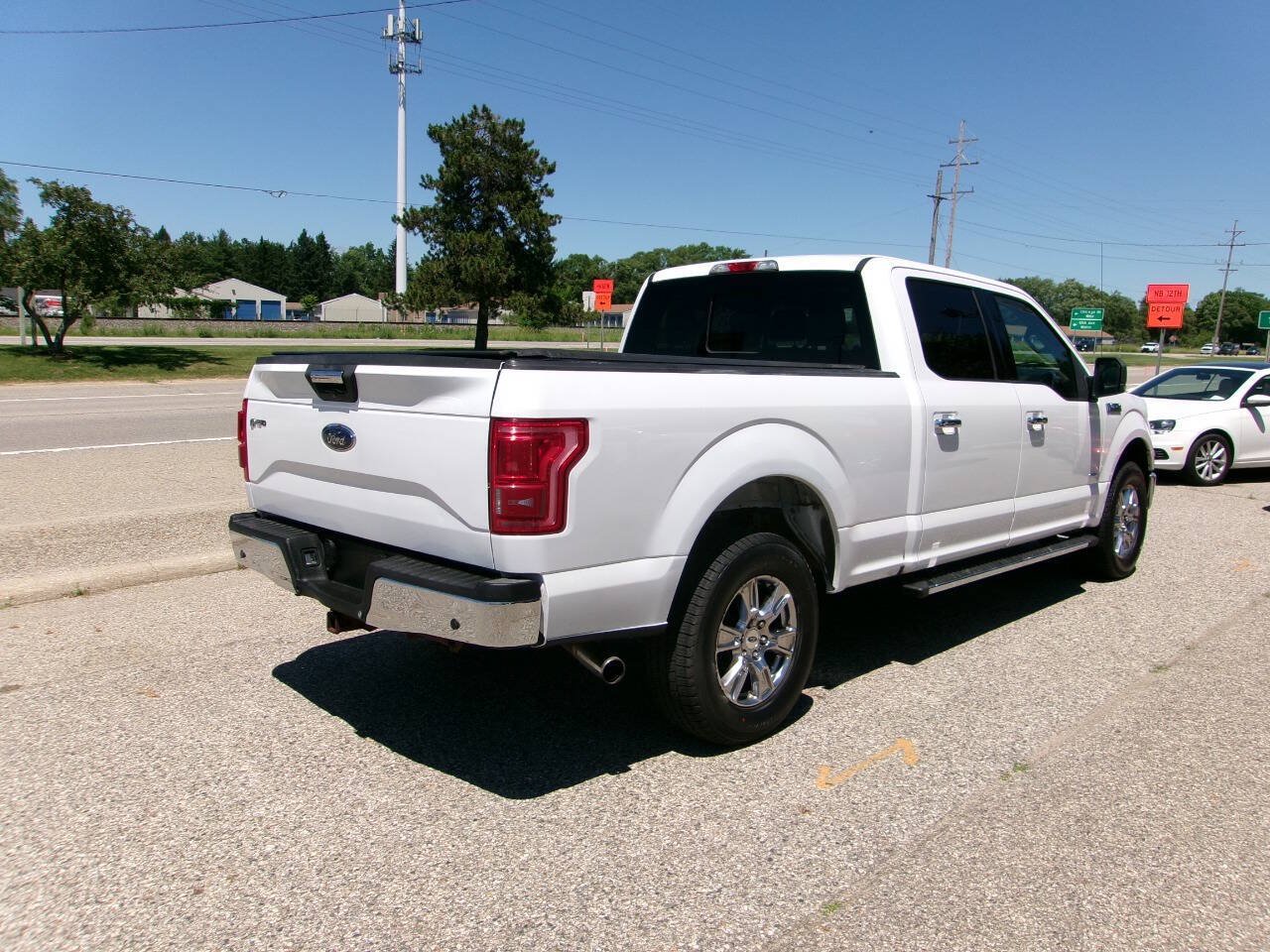 Used 2015 Ford F150 XLT w/ Equipment Group 302A Luxury AWD/4WD image 4