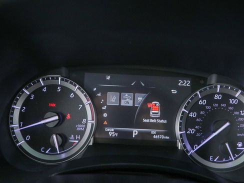 Used 2022 Toyota Highlander XLE FWD image 15