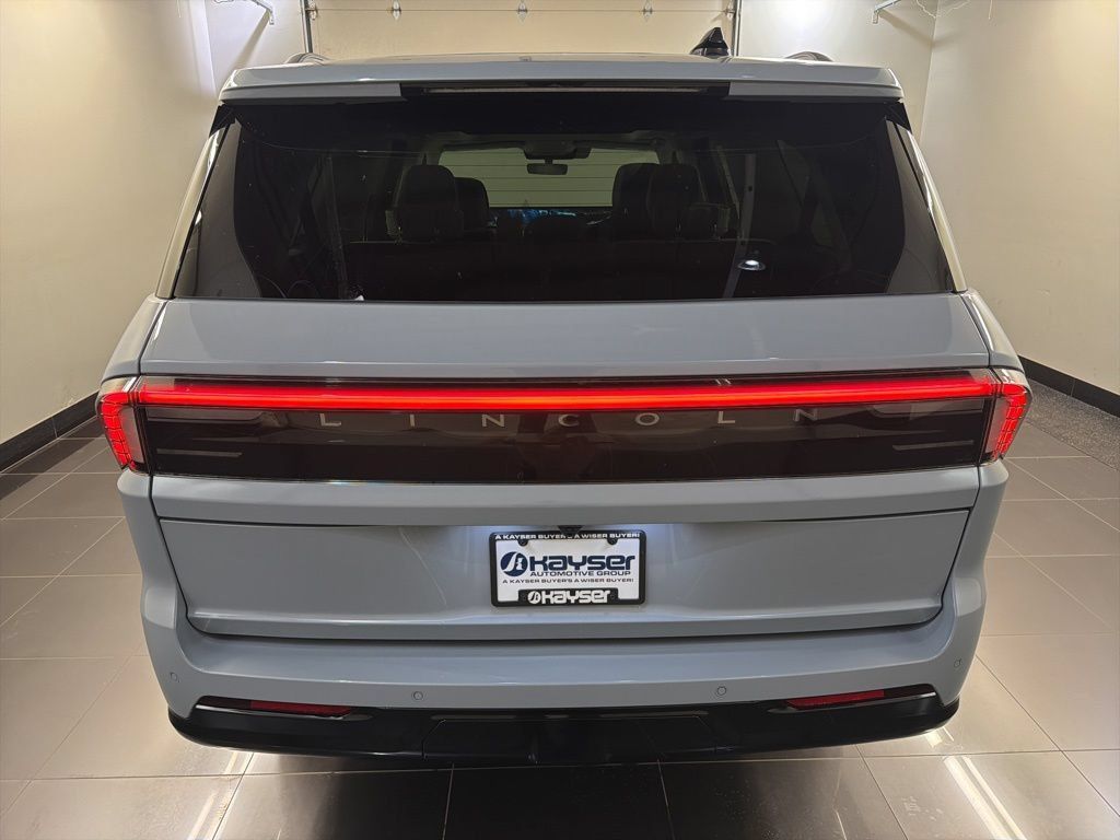 Used 2026 Lincoln Navigator L Reserve AWD/4WD image 5