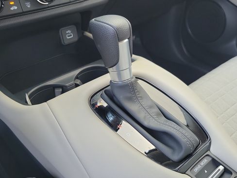 Used 2025 Honda HR-V LX image 25