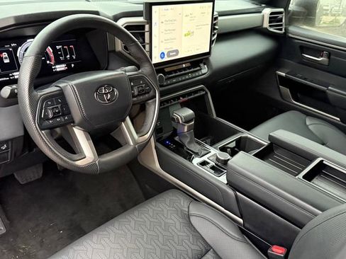 Used 2025 Toyota Tundra Limited AWD/4WD image 9