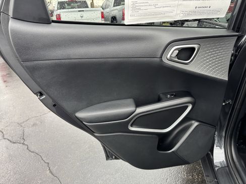 Used 2020 Kia Soul LX image 29