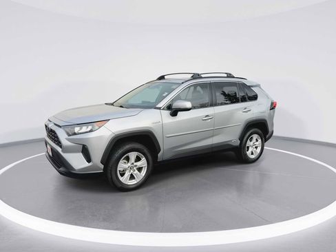 Used 2019 Toyota RAV4 LE w/ Carpet Mat Package AWD/4WD image 4