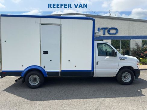 Used 2023 Ford E-350 and Econoline 350 Super Duty w/ Power Windows & Locks Group RWD image 3
