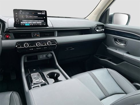 Used 2025 Honda Pilot EX-L image 23