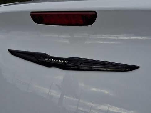 Used 2023 Chrysler 300 Touring w/ Sport Appearance Package image 32