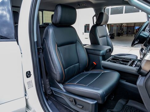 Used 2026 Ford F250 Lariat w/ Black Appearance Package image 32