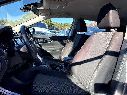 Used 2022 Nissan Rogue Sport SV image 14