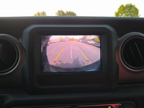 Used 2018 Jeep Wrangler Unlimited Sport S image 26