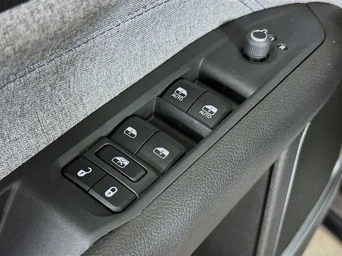 Used 2024 Jeep Compass Latitude image 29