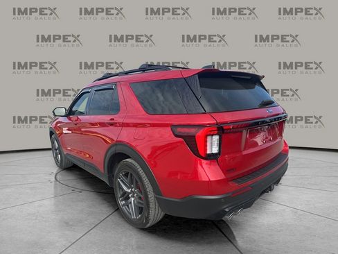 Used 2025 Ford Explorer ST image 3