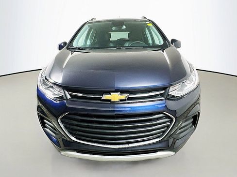 Used 2022 Chevrolet Trax LT w/ LT Convenience Package image 2