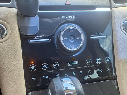 Used 2013 Ford Taurus Limited FWD image 20