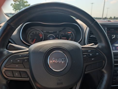 Used 2020 Jeep Cherokee Trailhawk w/ Comfort/Convenience Group AWD/4WD image 30