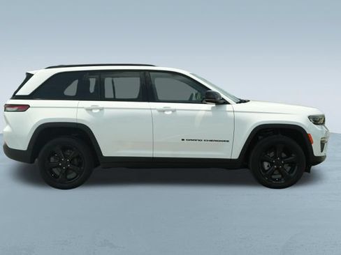 Used 2023 Jeep Grand Cherokee Limited w/ Black Appearance Package RWD image 10