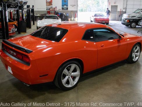 Used 2009 Dodge Challenger SRT8 w/ SRT Option Group II RWD image 7
