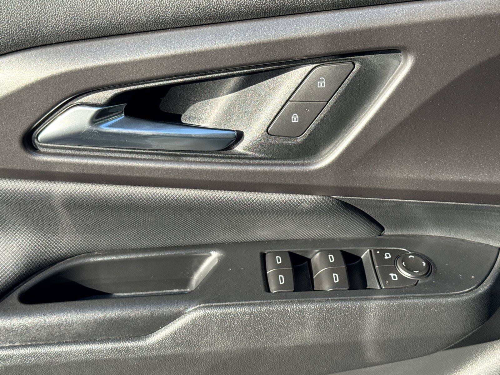 Used 2025 Chevrolet Equinox EV LT FWD image 28