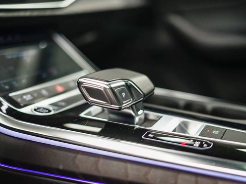 Used 2022 Audi Q8 Premium Plus image 21