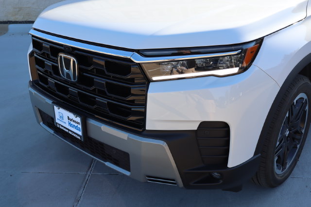 New 2026 Honda Pilot Touring image 3