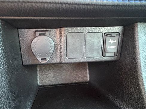 Used 2017 Toyota Corolla SE FWD image 19