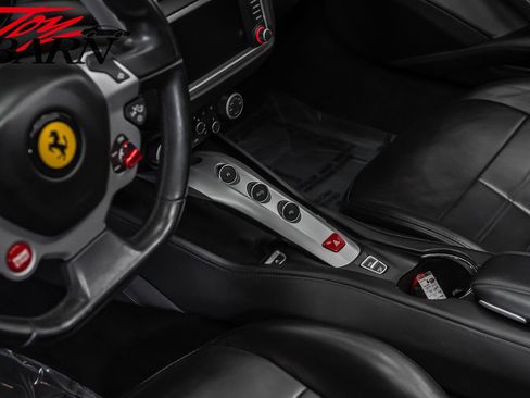 Used 2016 Ferrari California T RWD image 35