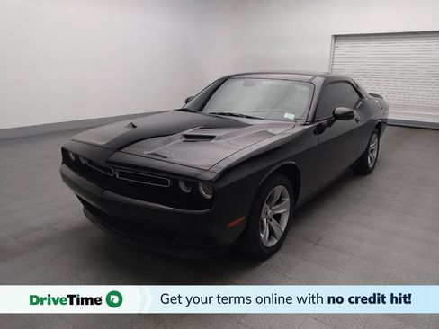 Used 2019 Dodge Challenger SXT RWD image 1