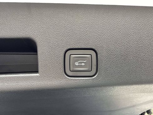 Used 2026 Chevrolet Traverse RS FWD image 34