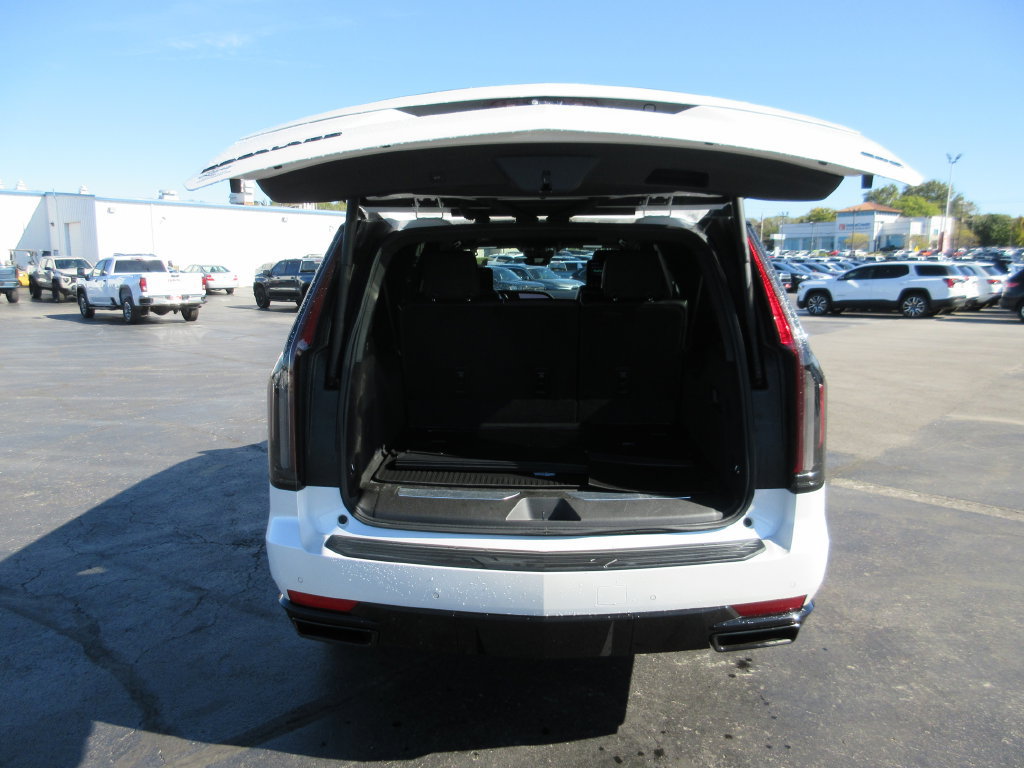 Used 2023 Cadillac Escalade ESV Sport w/ LPO, ONYX Package AWD/4WD image 8