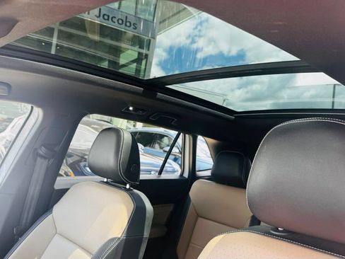Used 2021 Volkswagen Atlas Cross Sport SE w/ Panoramic Sunroof Package AWD/4WD image 16