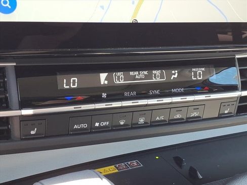 Used 2025 Toyota Sienna XLE w/ XLE Plus Package AWD/4WD image 31
