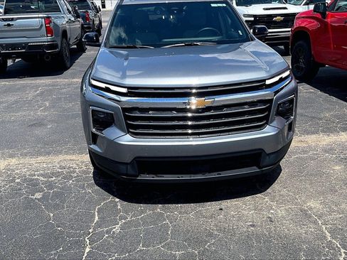 Used 2026 Chevrolet Traverse LT w/ Driver Confidence Package FWD image 3