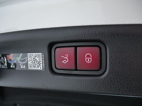 Certified 2024 Mercedes-Benz C 300 4MATIC Sedan image 8