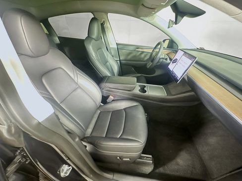 Used 2024 Tesla Model Y Performance image 30