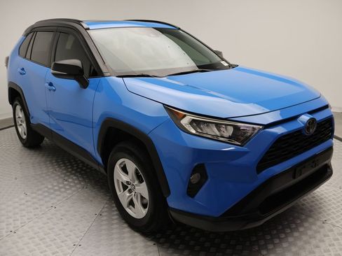 Used 2019 Toyota RAV4 XLE w/ Convenience Package FWD image 6