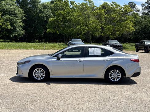 Used 2025 Toyota Camry LE w/ Convenience Package image 6