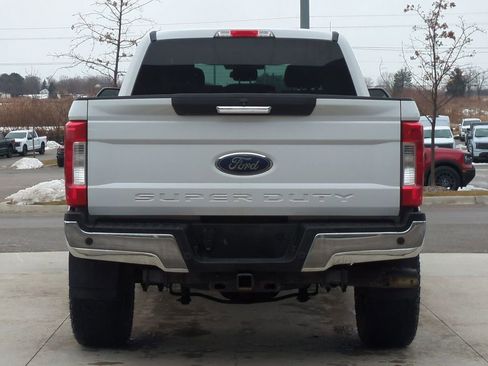 Used 2017 Ford F250 XLT w/ XLT Premium Package image 5