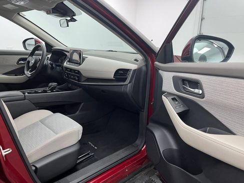 Used 2023 Nissan Rogue SV image 22
