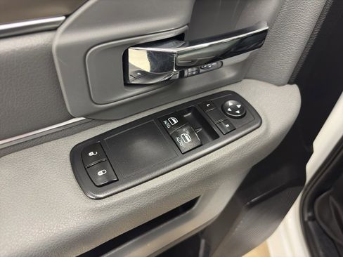 Used 2018 RAM 1500 Classic SLT image 14