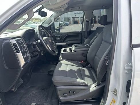 Used 2019 Chevrolet Silverado 2500 LT AWD/4WD image 2