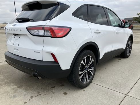 Certified 2022 Ford Escape SE w/ SE Sport Appearance Package image 5