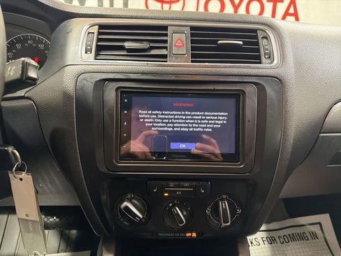 Used 2014 Volkswagen Jetta TDI FWD image 28