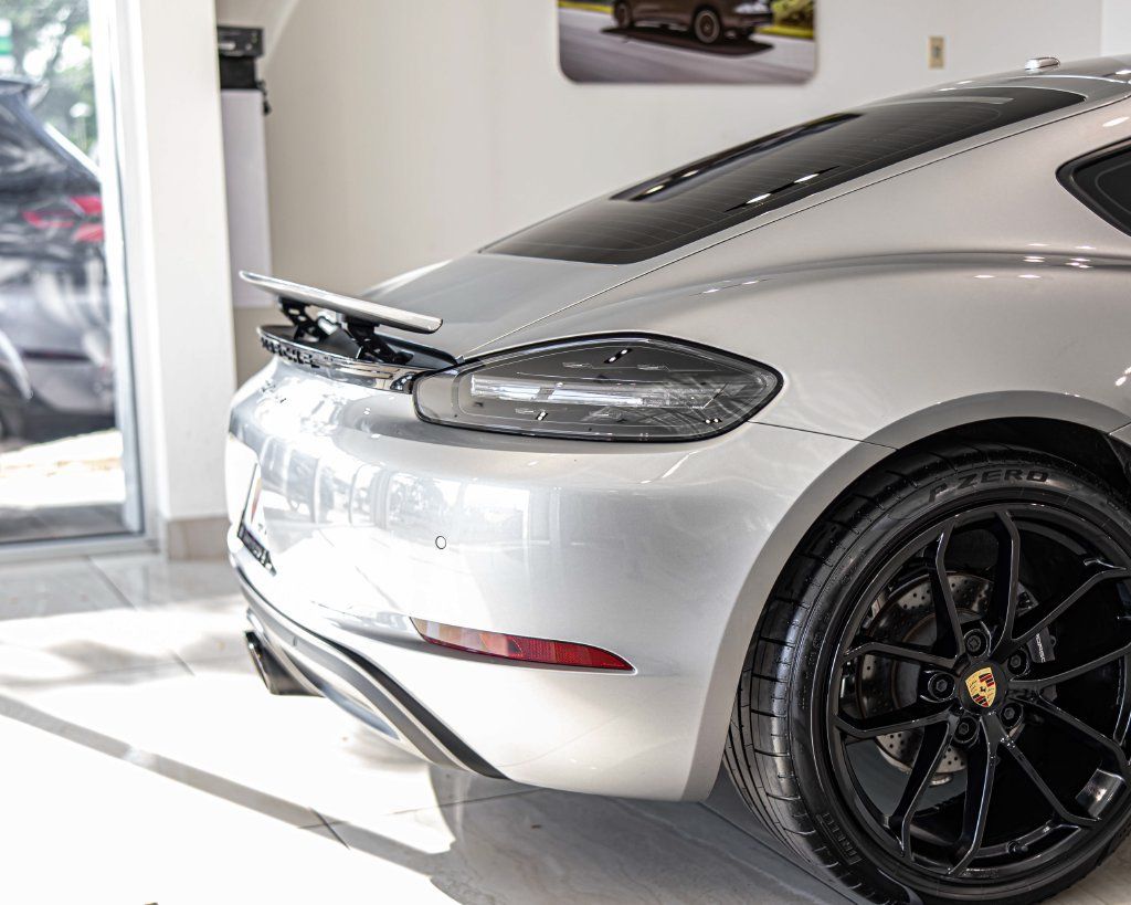 Used 2024 Porsche 718 Cayman RWD image 12