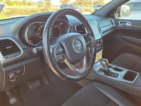 Used 2021 Jeep Grand Cherokee Laredo X image 20