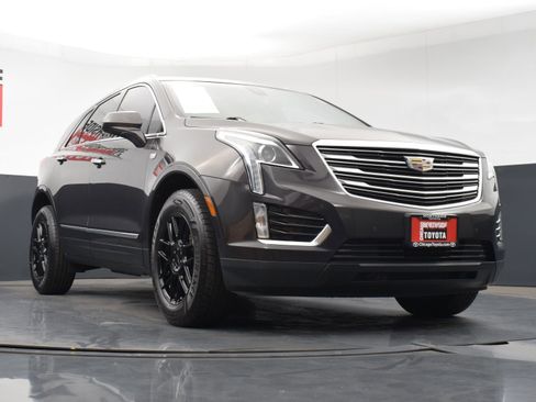 Used 2017 Cadillac XT5 Luxury w/ Driver Awareness Package image 35
