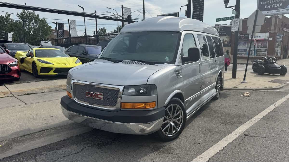Used 2014 GMC Savana 1500 RWD image 2